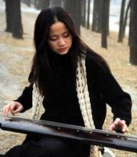 潍坊市古琴演奏家（巫娜）的演奏特点与风格